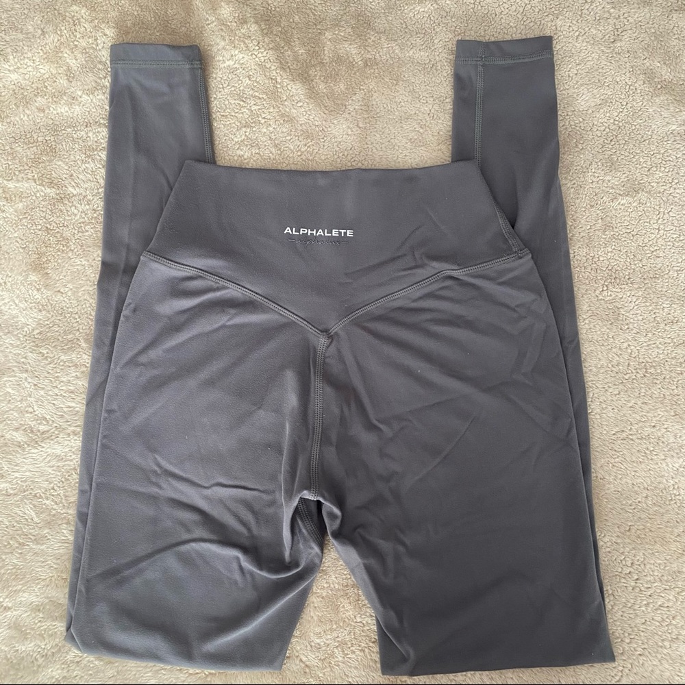 ALPHALETE - Alphalux Essential Leggings - XS